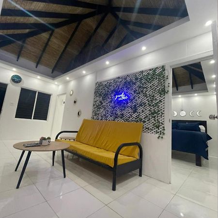 Queens Palace -Montego Bay Airport Suite Екстериор снимка